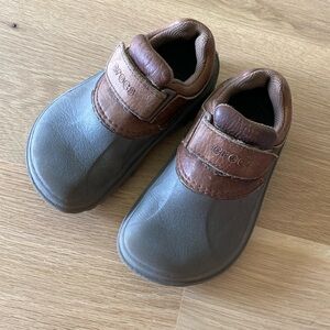 CROCS Unisex Kids Islander Brown and Leather Shoes- Size 10/11